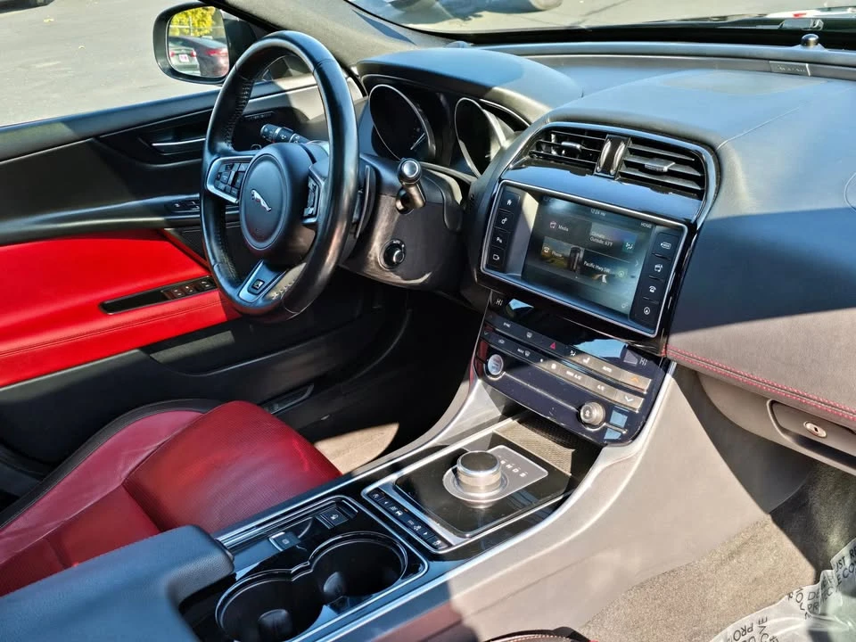 2017 Jaguar XE - Image 15 of 20