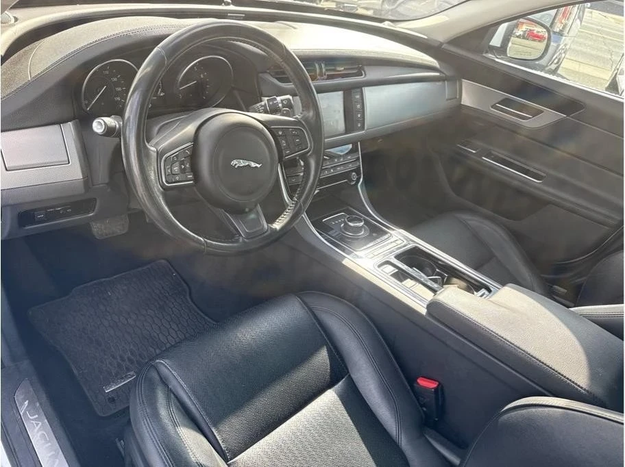 2017 Jaguar X260 XF - Image 4 of 8