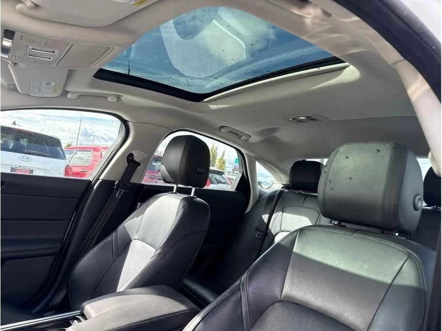 2017 Jaguar X260 XF - Image 5 of 8
