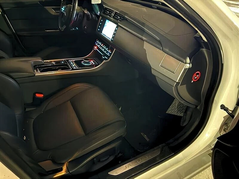 2017 Jaguar X260 XF - Image 10 of 11