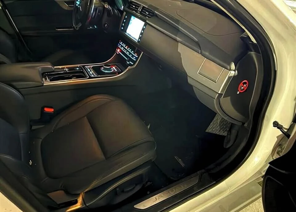 2017 Jaguar X260 XF - Image 4 of 5