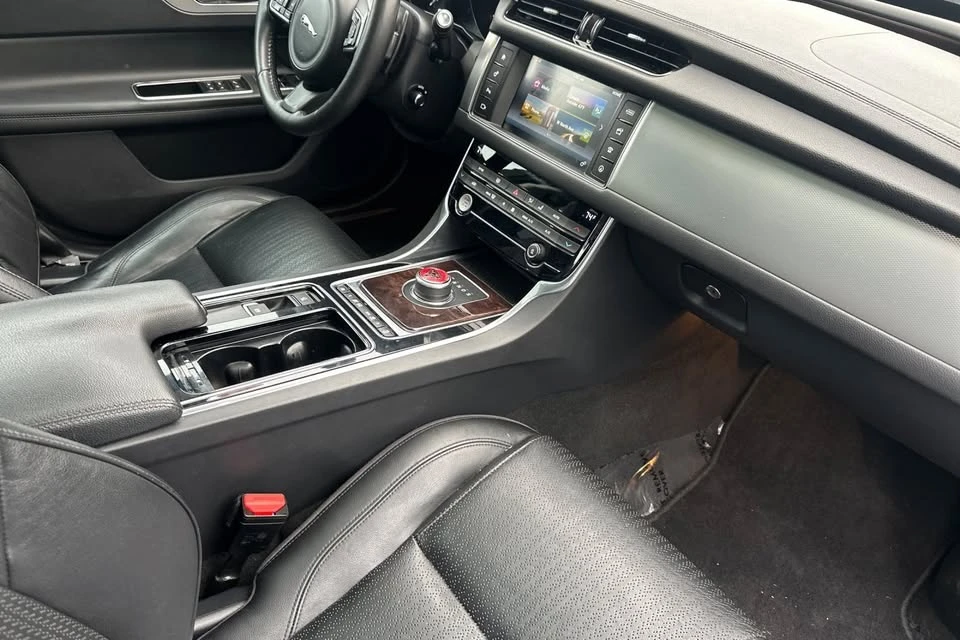 2017 Jaguar X260 XF - Image 18 of 20