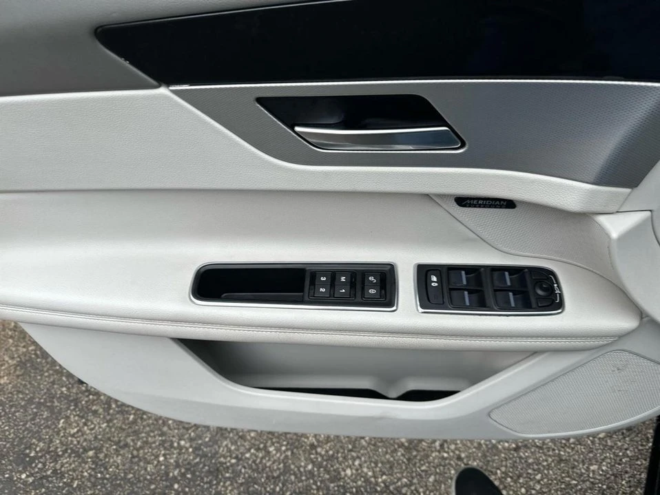 2017 Jaguar X260 XF - Image 16 of 20