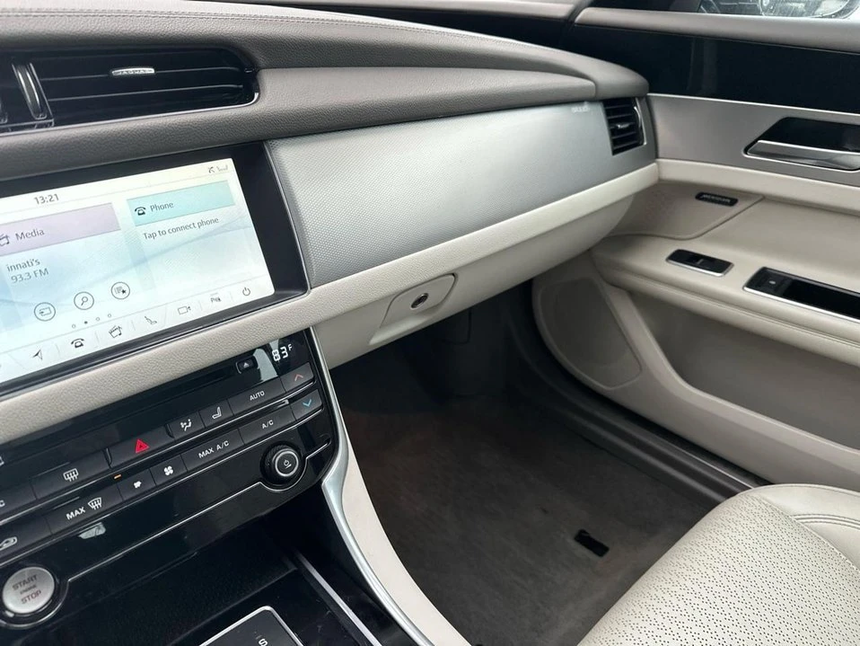2017 Jaguar X260 XF - Image 15 of 20