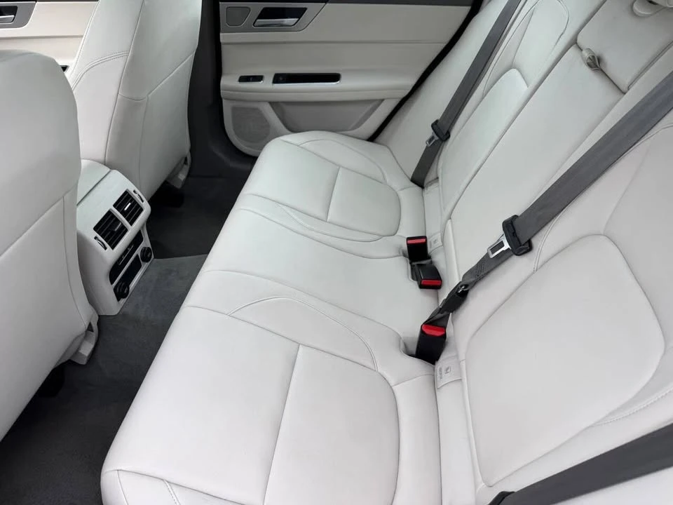 2017 Jaguar X260 XF - Image 9 of 16