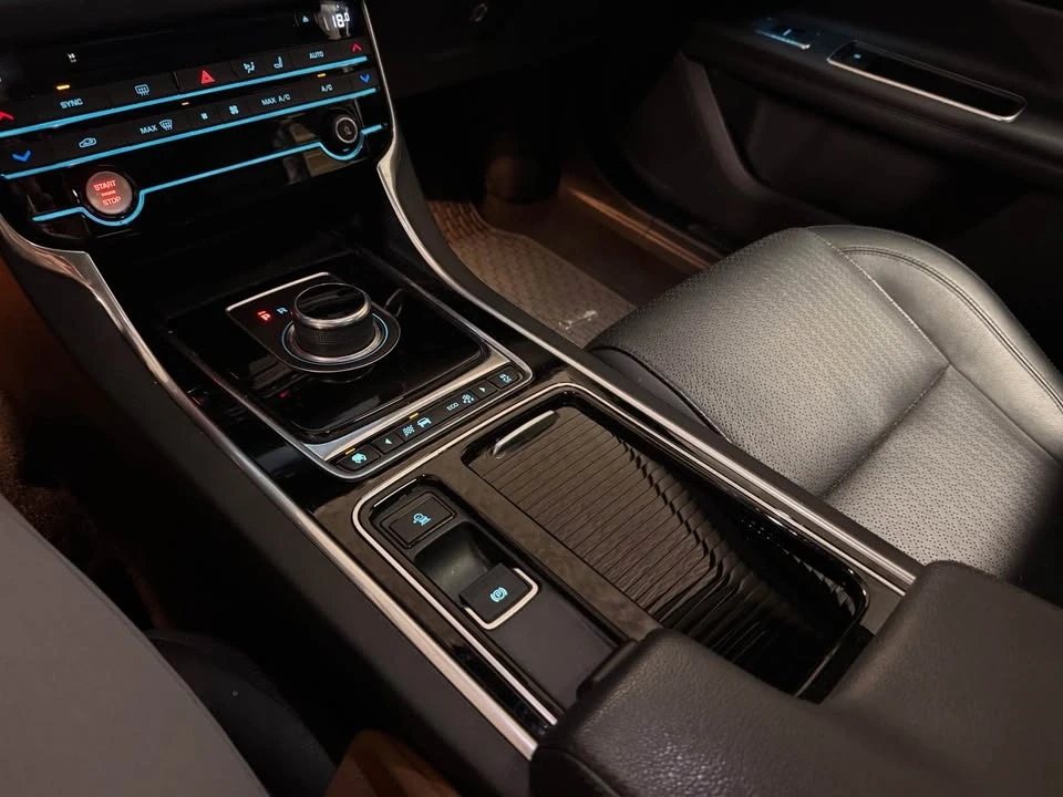 2017 Jaguar X260 XF - Image 15 of 17