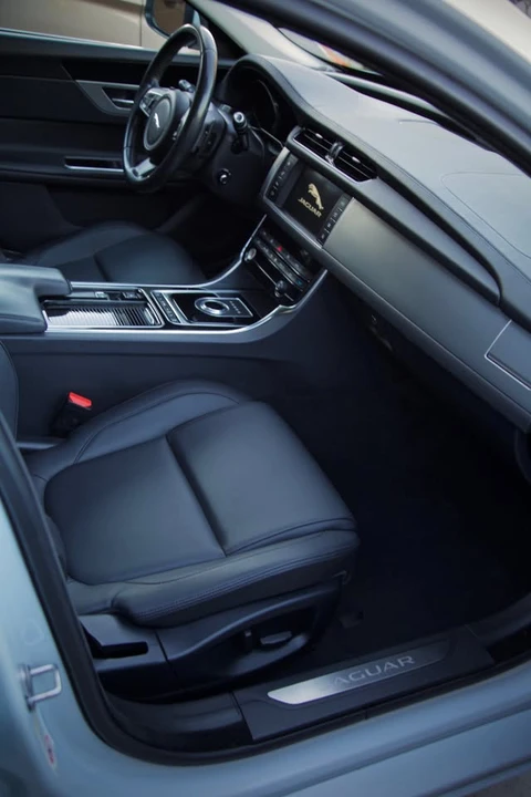 2017 Jaguar X260 XF - Image 7 of 14
