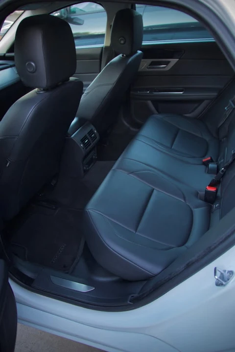 2017 Jaguar X260 XF - Image 8 of 14