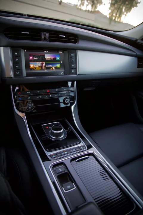 2017 Jaguar X260 XF - Image 9 of 14