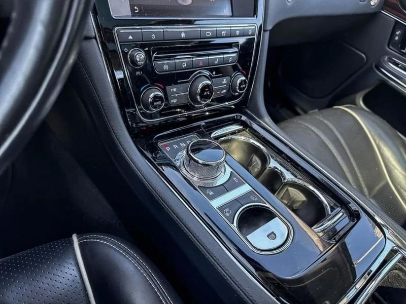 2017 Jaguar X351 XJ - Image 9 of 17