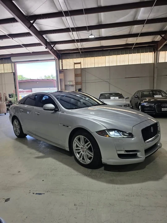 2017 Jaguar X351 XJ - Image 4 of 20