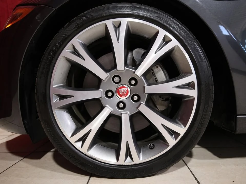 2017 Jaguar X351 XJ - Image 5 of 17