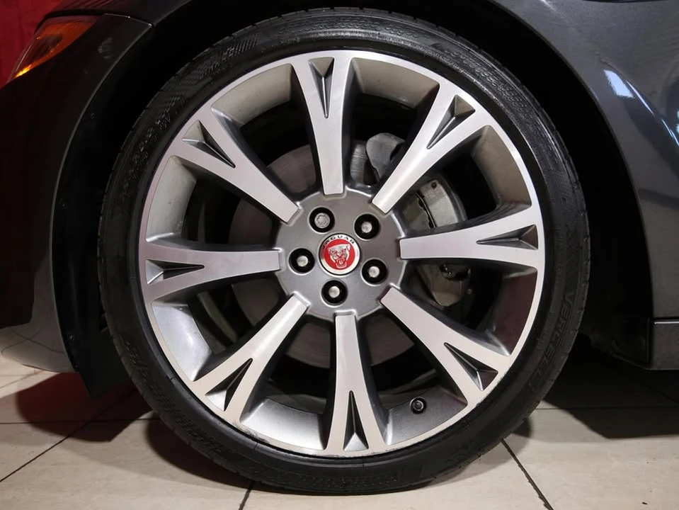 2017 Jaguar X351 XJ - Image 5 of 15