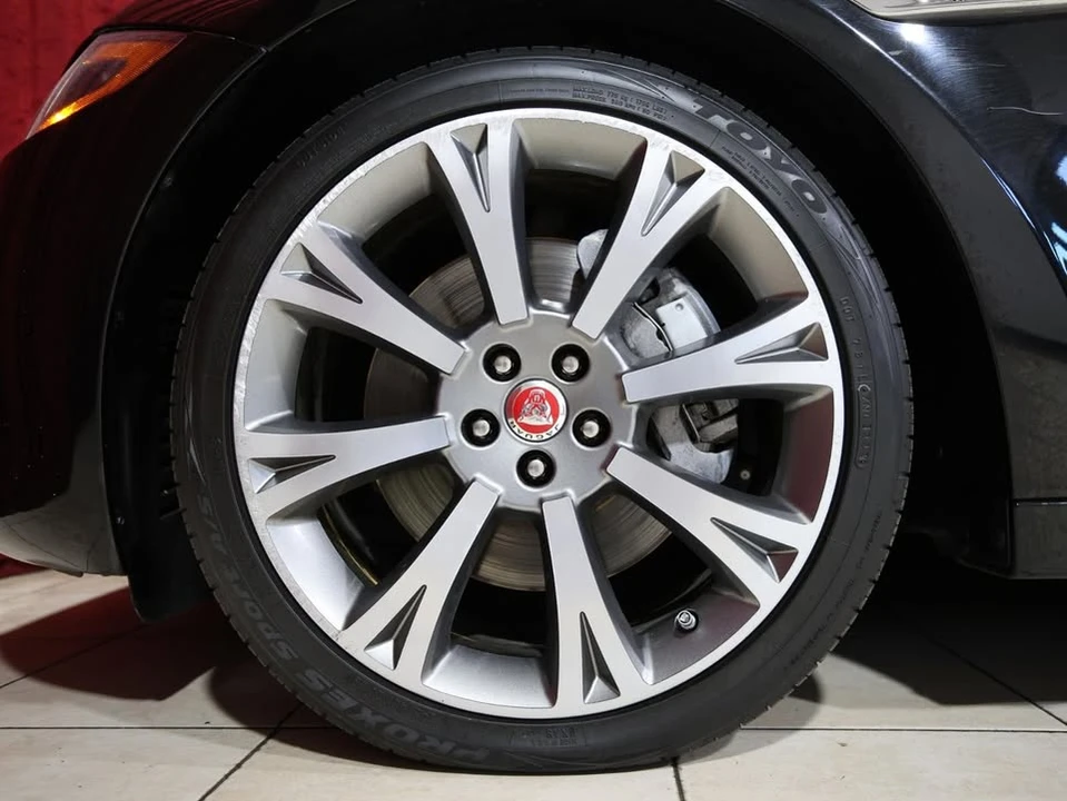 2017 Jaguar X351 XJ - Image 4 of 17