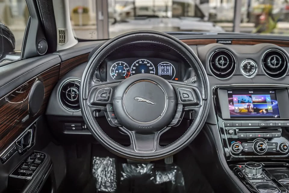 2017 Jaguar X351 XJ - Image 8 of 20