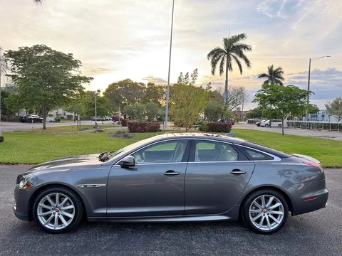 2017 Jaguar XJ R-Sport Sedan