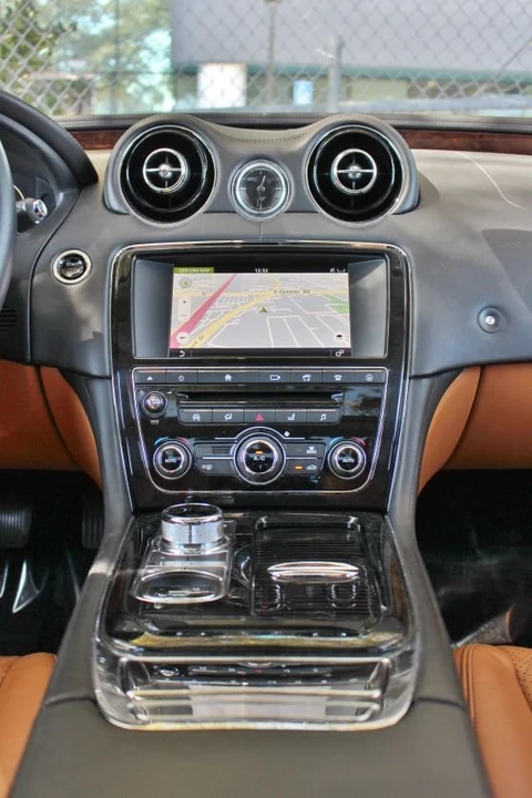 2017 Jaguar X351 XJ - Image 9 of 20