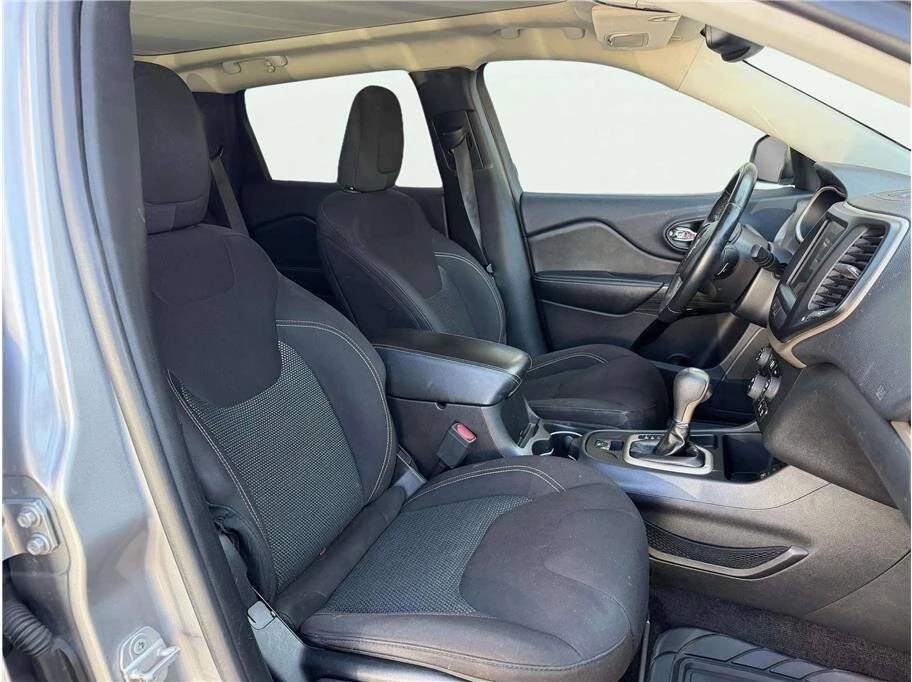 2017 Jeep KL Cherokee - Image 19 of 21