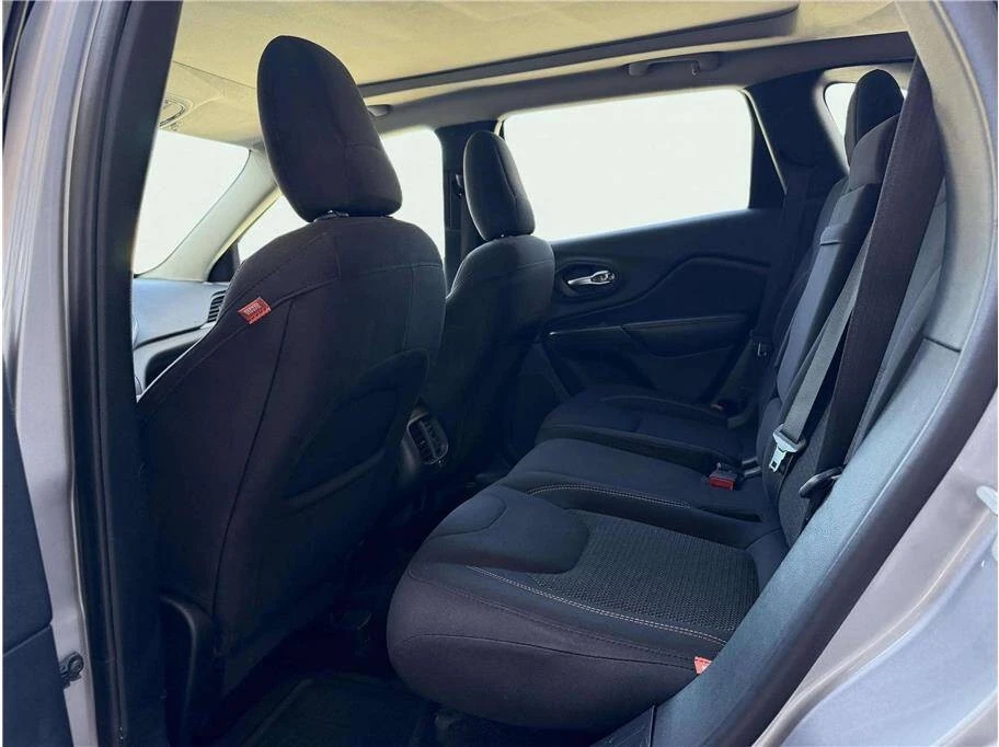 2017 Jeep KL Cherokee - Image 16 of 21