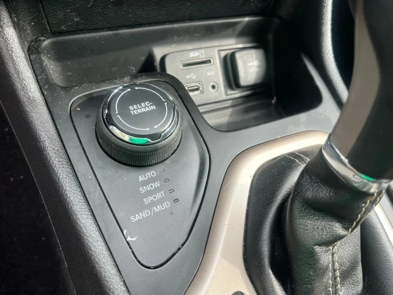 2017 Jeep KL Cherokee - Image 10 of 12