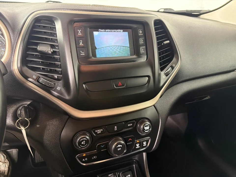 2017 Jeep KL Cherokee - Image 16 of 26