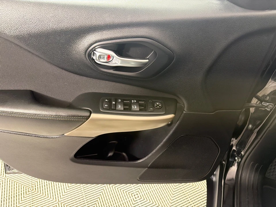 2017 Jeep KL Cherokee - Image 10 of 26