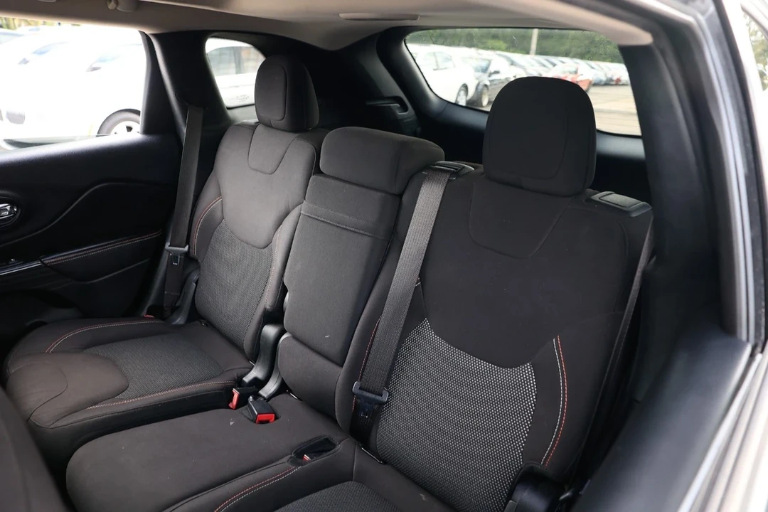 2017 Jeep KL Cherokee - Image 10 of 12