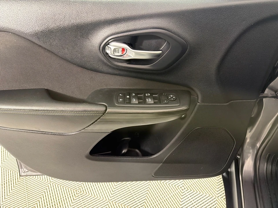 2017 Jeep KL Cherokee - Image 10 of 26