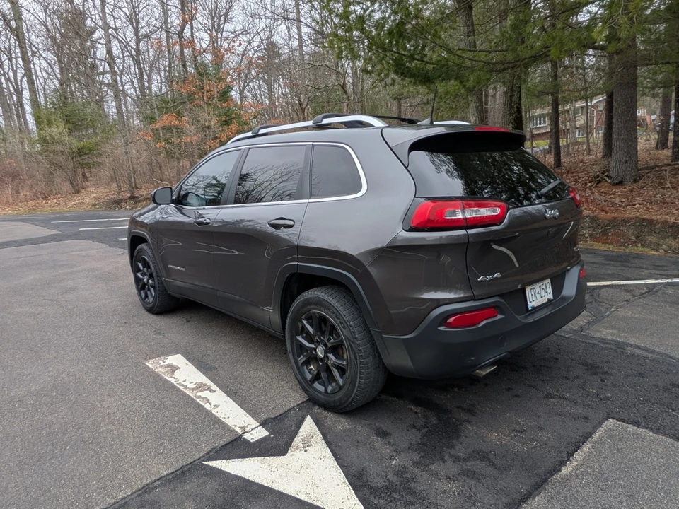 2017 Jeep KL Cherokee - Image 2 of 12