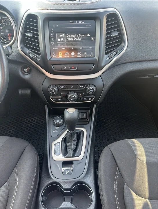 2017 Jeep KL Cherokee - Image 8 of 12