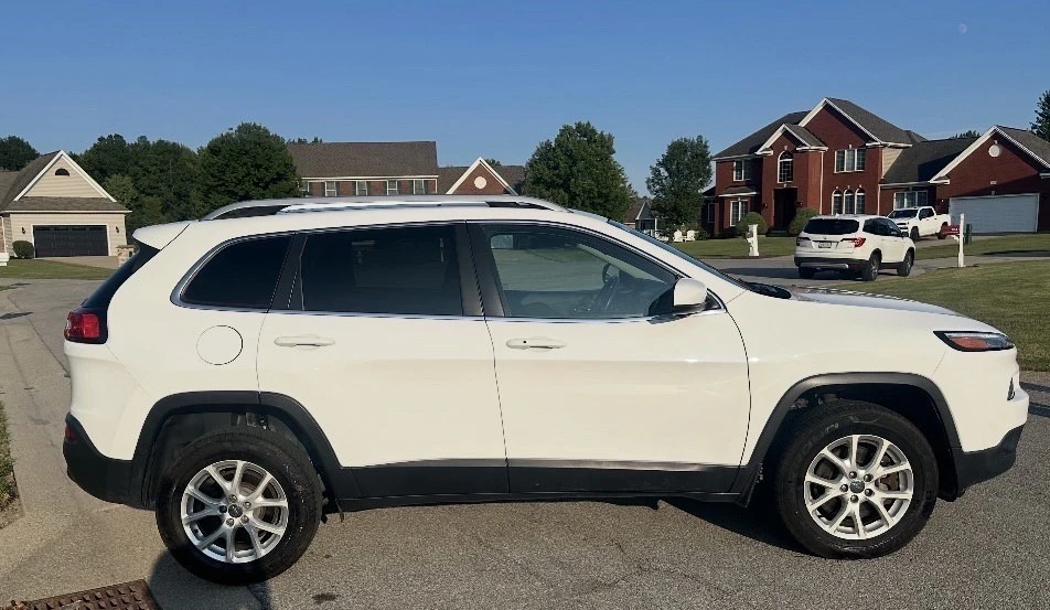 2017 Jeep KL Cherokee - Image 2 of 12