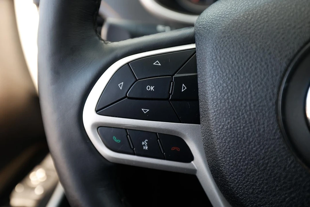 2017 Jeep KL Cherokee - Image 25 of 31