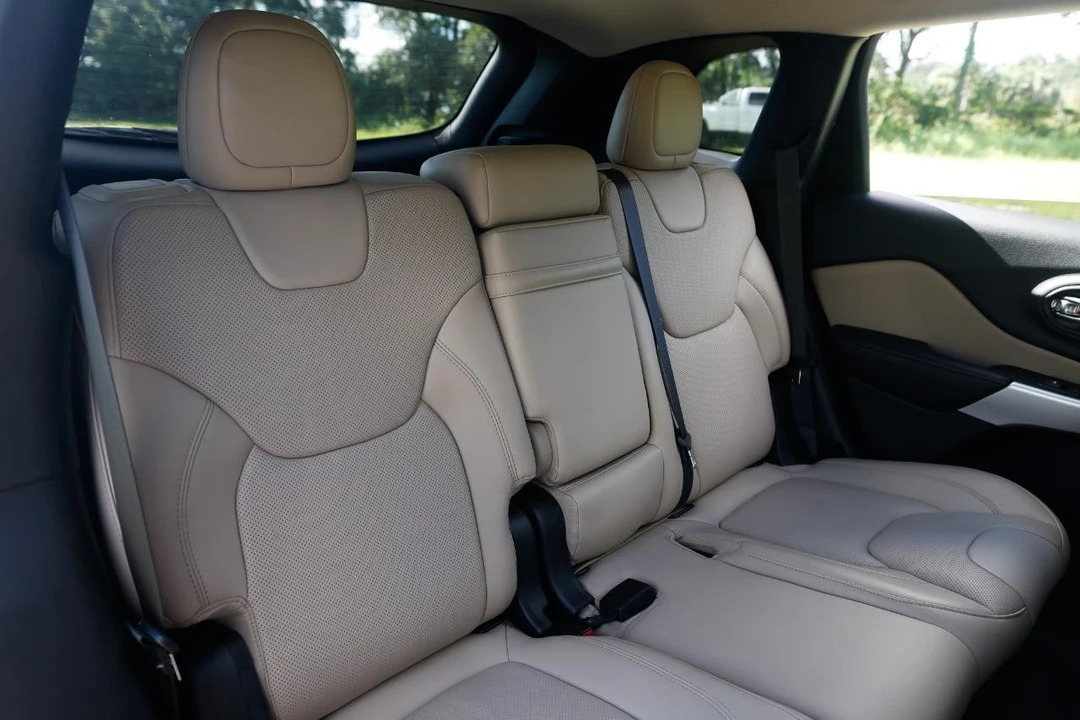 2017 Jeep KL Cherokee - Image 14 of 31