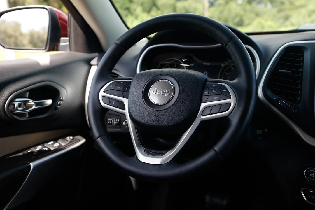 2017 Jeep KL Cherokee - Image 27 of 31