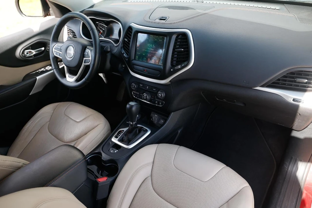 2017 Jeep KL Cherokee - Image 18 of 31