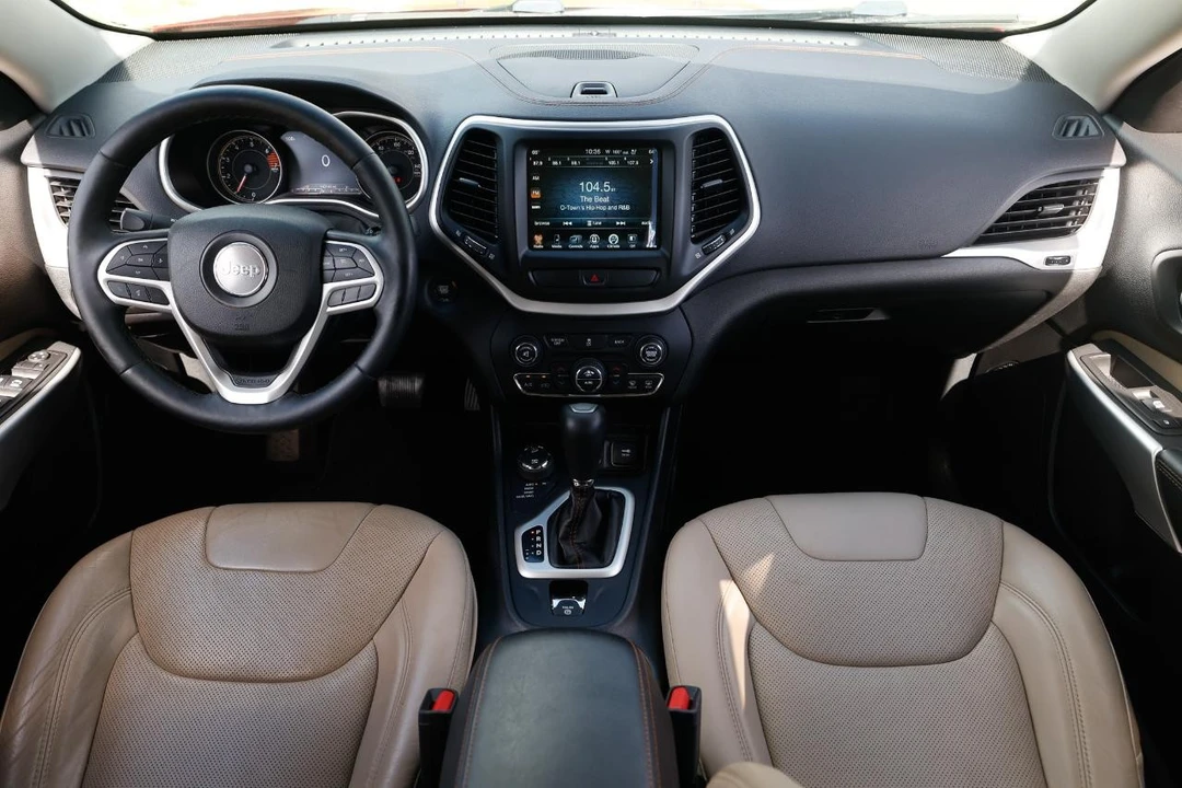 2017 Jeep KL Cherokee - Image 2 of 31