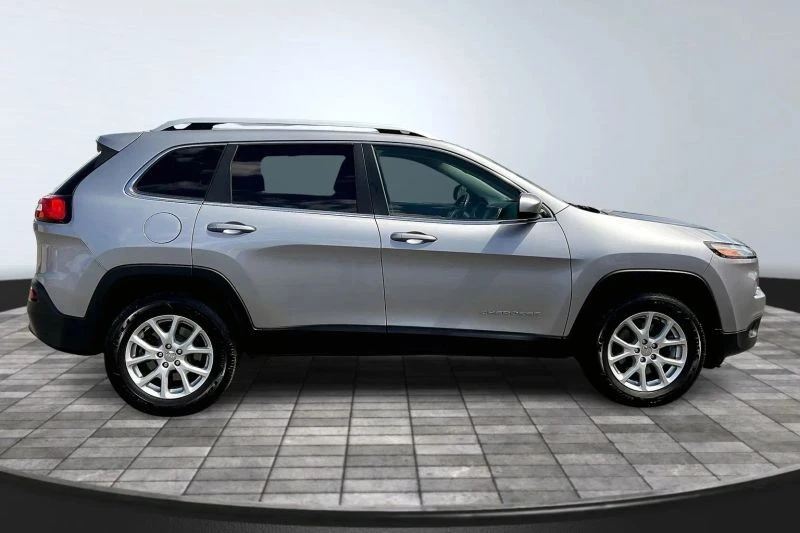 2017 Jeep KL Cherokee - Image 8 of 12