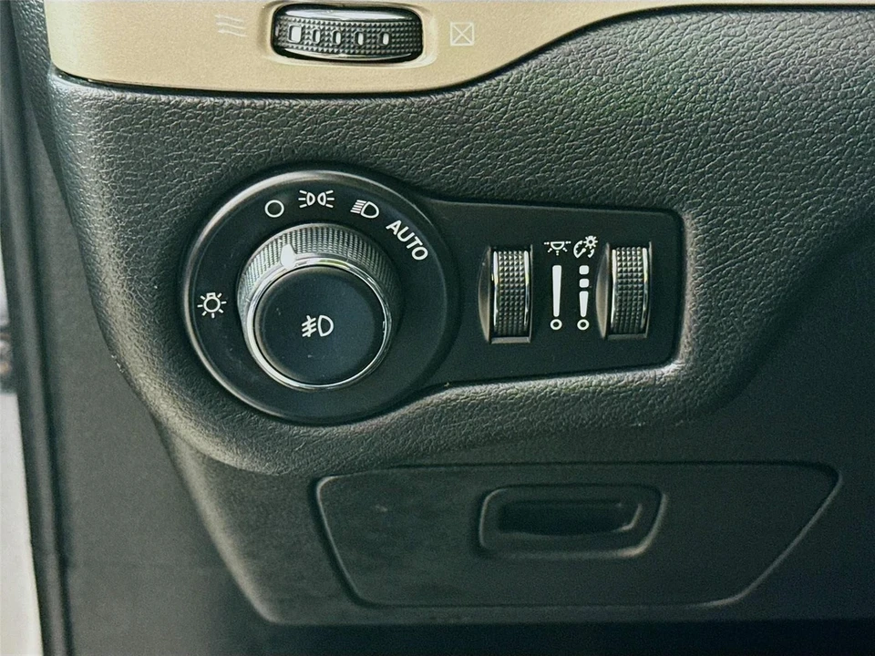 2017 Jeep KL Cherokee - Image 10 of 21