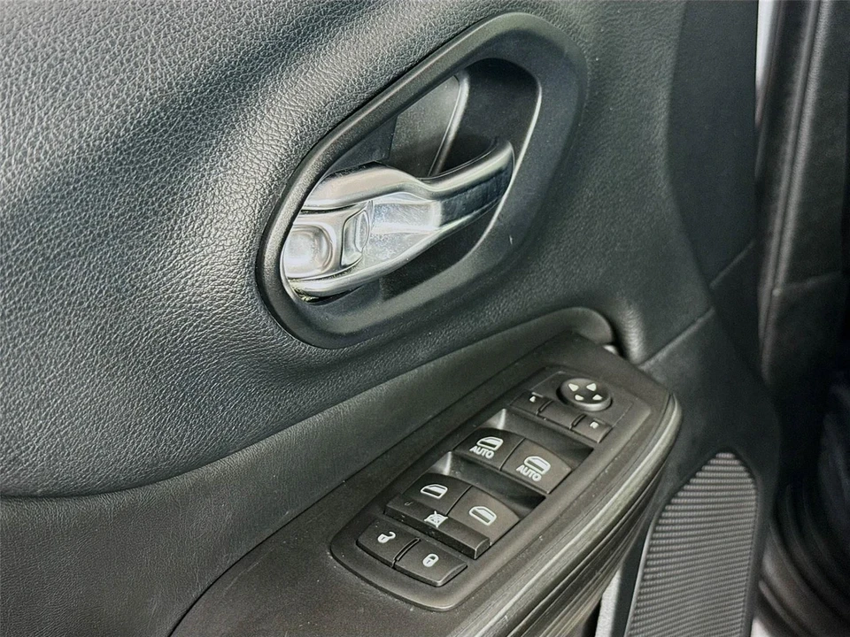 2017 Jeep KL Cherokee - Image 18 of 21