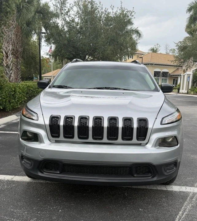 2017 Jeep KL Cherokee - Image 2 of 9