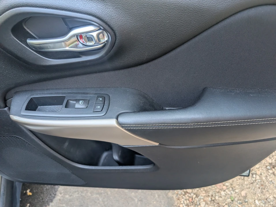 2017 Jeep KL Cherokee - Image 8 of 8