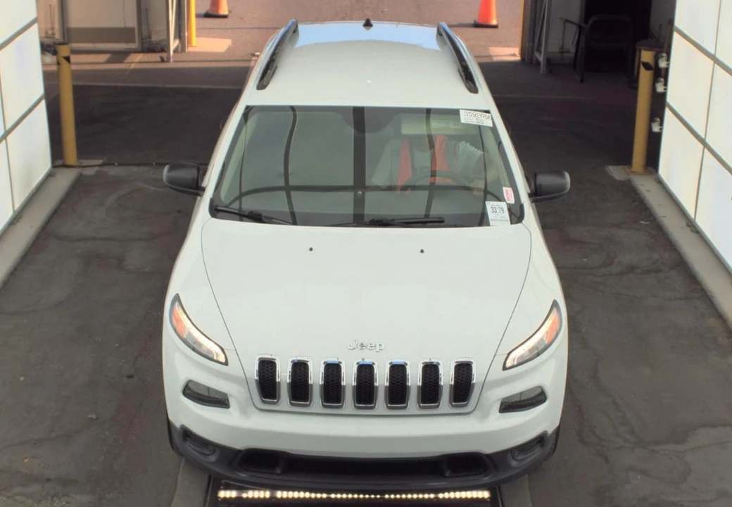 2017 Jeep KL Cherokee - Image 2 of 12