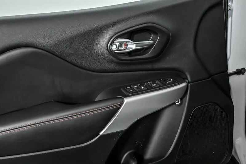 2017 Jeep KL Cherokee - Image 15 of 21