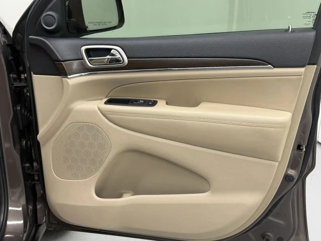2017 Jeep Grand Cherokee - Image 25 of 31