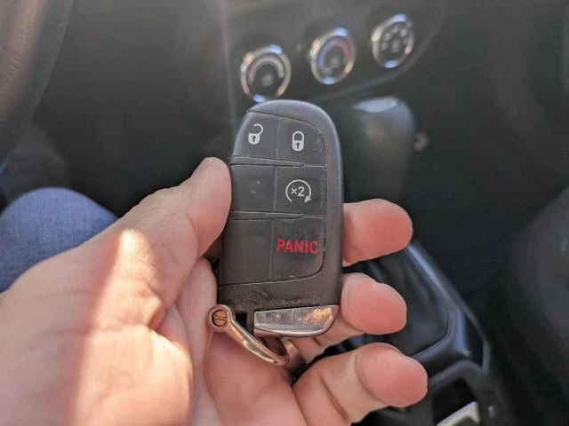 2017 Jeep Renegade - Image 17 of 21
