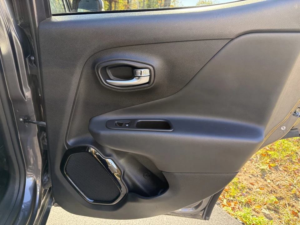 2017 Jeep Renegade - Image 8 of 20