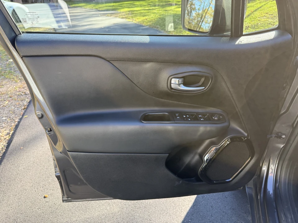 2017 Jeep Renegade - Image 11 of 20