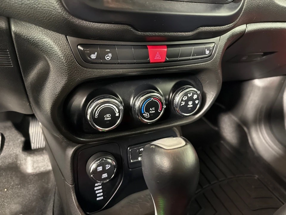 2017 Jeep Renegade - Image 18 of 21