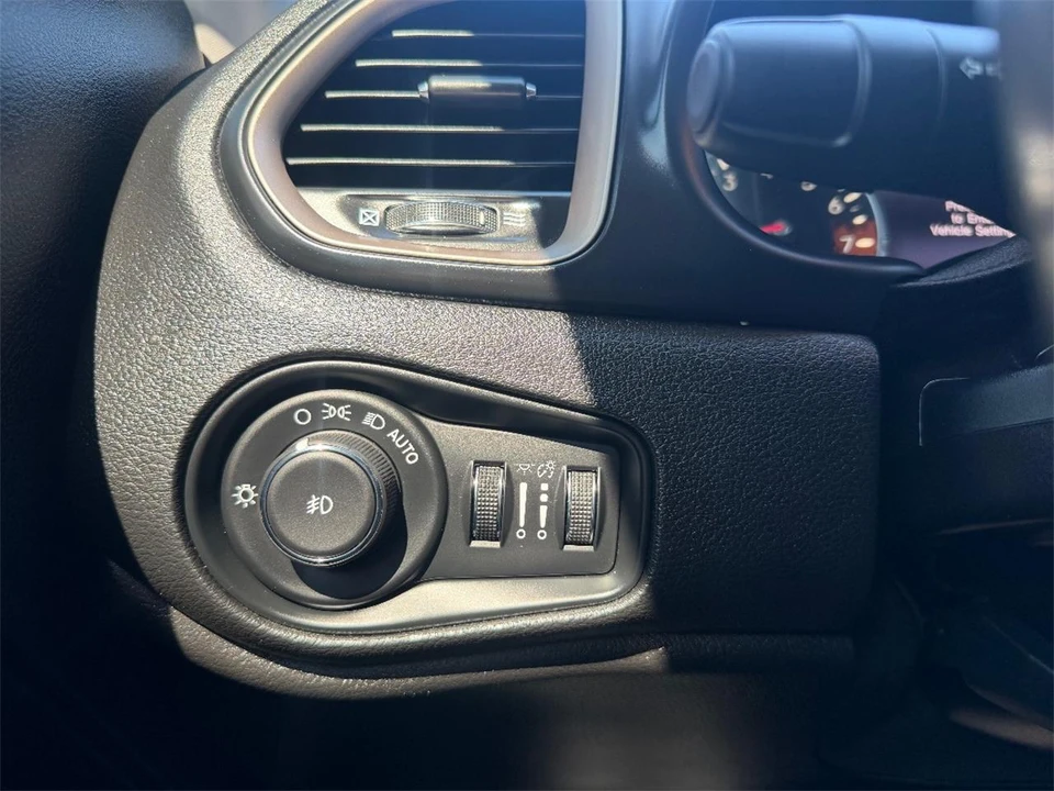 2017 Jeep Renegade - Image 13 of 25