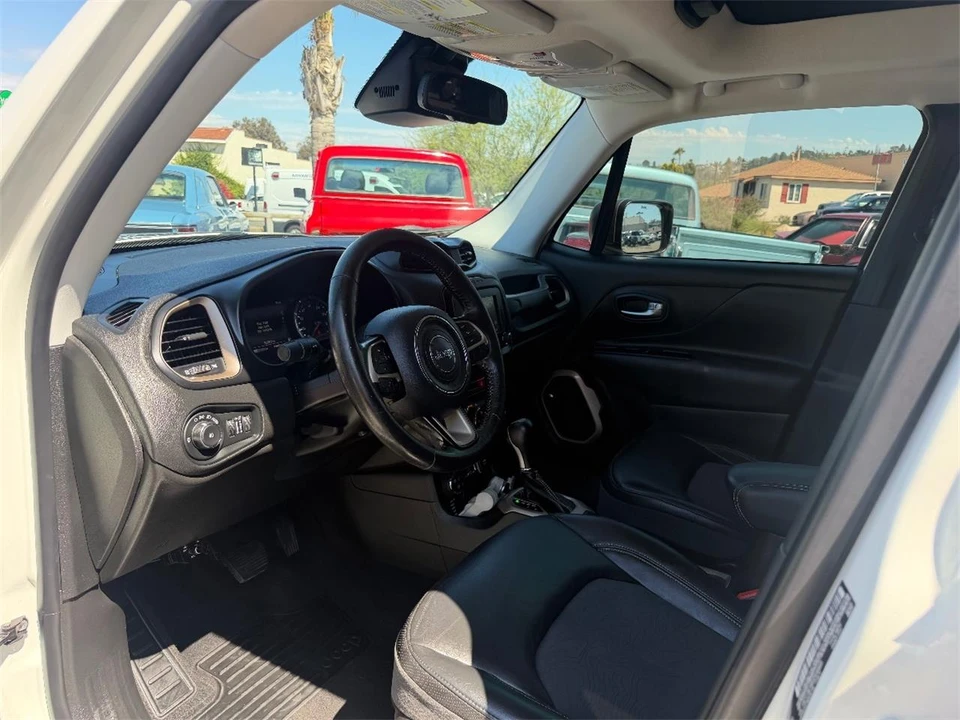 2017 Jeep Renegade - Image 11 of 25